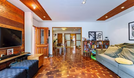 Sobrado para venda com 3 quartos, sendo 2 suítes, 230m²