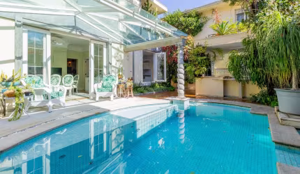Casa tipo para venda com 5 quartos, sendo 2 suítes, 572m²