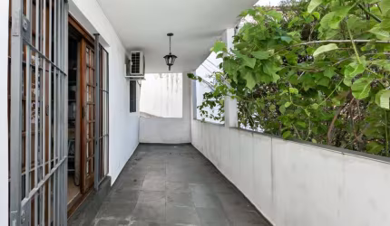 Casa tipo para venda com 5 quartos, 270m²