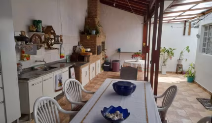 Casa com 3 dormitórios à venda, 194 m² por R$ 660.000,00 - Loteamento Aída Haddad Jafet - Itatiba/SP