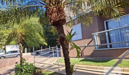 Apartamento dos sonhos, com duas garagens e armários conjugados