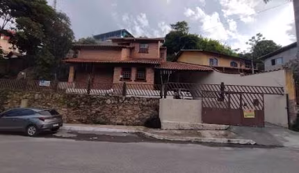 Casa com 5 dormitórios por R$ 720.000 - Nações Unidas - Sabará/MG