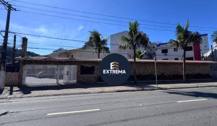 Triplex no Canto do Forte – Piscina, Churrasqueira e Segurança em Condomínio Fechado