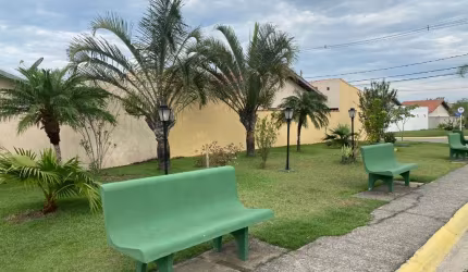 Linda Casa em Condomínio Paineiras em Guaratinguetá.