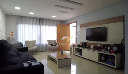 Sobrado com 3 dormitórios à venda, 210 m² por R$ 850.000,00 - Utinga - Santo André/SP