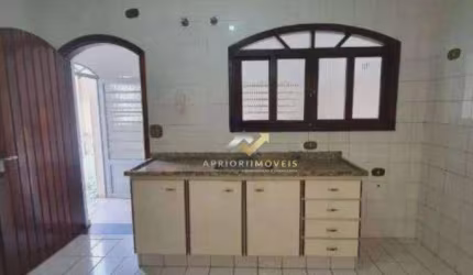 Sobrado com 3 dormitórios para alugar, 267 m² por R$ 3.010,00/mês - Vila Apiaí - Santo André/SP