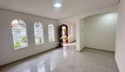 Casa com 3 dormitórios para alugar, 254 m² por R$ 5.750/mês - Jardim - Santo André/SP