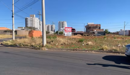 Terreno - Comercial, para Venda em Uberlândia/MG