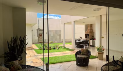 Casa - Padrão, para Venda em Uberlândia/MG