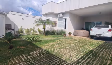 Casa - Padrão, para Venda em Uberlândia/MG