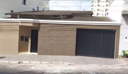 Casa - Padrão, para Venda em Uberlândia/MG