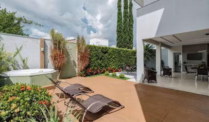Casa - Padrão, para Venda em Uberlândia/MG