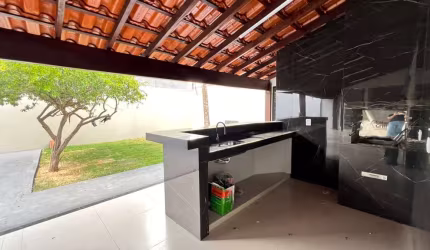 Casa - Padrão, para Venda em Uberlândia/MG