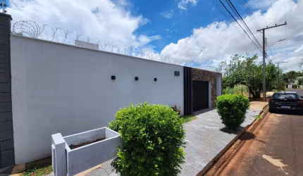 Casa - Padrão, para Venda em Uberlândia/MG