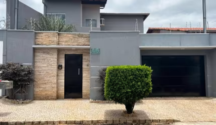 Casa - Padrão, para Venda em Uberlândia/MG
