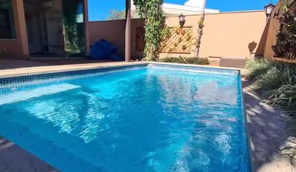 Casa - Sobrado em condomínio, para Venda em Uberlândia/MG