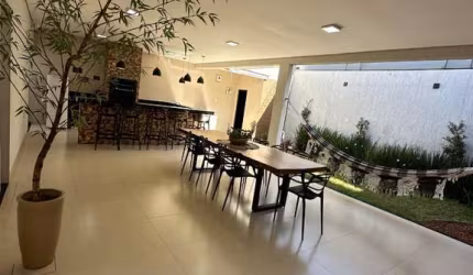 Casa - Sobrado Padrão, para Venda em Uberlândia/MG