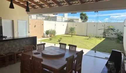 Casa - Padrão, para Venda em Uberlândia/MG