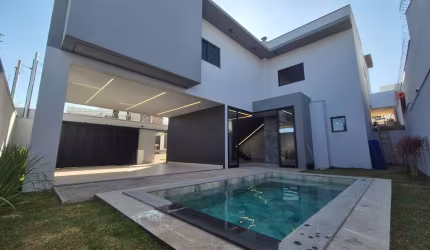 Casa - Padrão, para Venda em Uberlândia/MG
