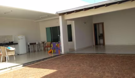 Casa - Padrão, para Venda em Uberlândia/MG