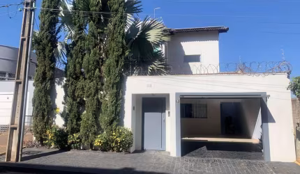 Casa - Sobrado Padrão, para Venda em Uberlândia/MG