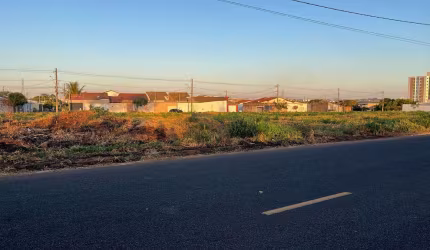 Terreno - Comercial, para Venda em Uberlândia/MG