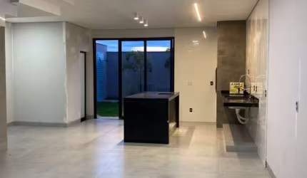 Casa - Sobrado Padrão, para Venda em Uberlândia/MG