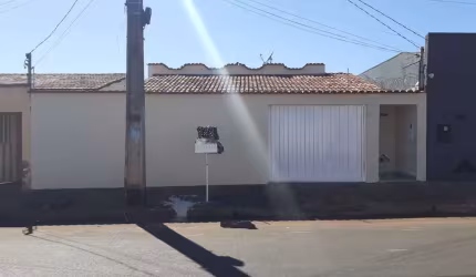 Casa - Padrão, para Venda em Uberlândia/MG