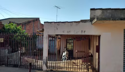 Casa - Padrão, para Venda em Uberlândia/MG