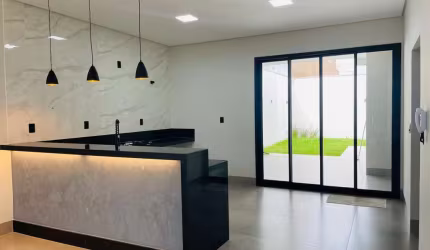 Casa - Padrão, para Venda em Uberlândia/MG