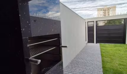 Casa - Padrão, para Venda em Uberlândia/MG