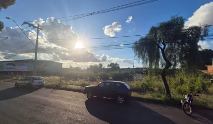 Terreno - Comercial, para Venda em Uberlândia/MG