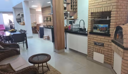 Casa - Padrão, para Venda em Uberlândia/MG