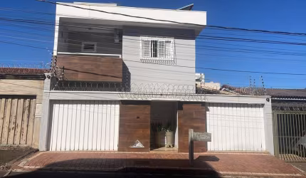 Casa - Sobrado Padrão, para Venda em Uberlândia/MG