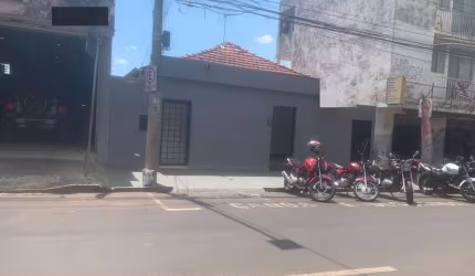 Comercial - Casa, para Venda em Uberlândia/MG