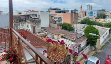 Sobrado com 2 dormitórios à venda, 320 m² por R$ 650.000,00 - Centro - Pouso Alegre/MG