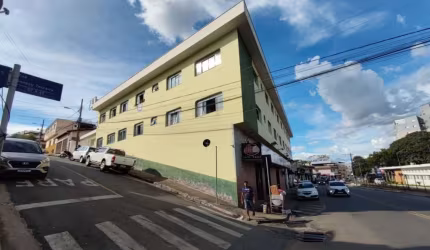Apartamento com 2 dormitórios à venda, 63 m² por R$ 250.000,00 - Santo Ivo - Pouso Alegre/MG