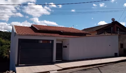Casa com 3 dormitórios, 214 m² - venda por R$ 700.000,00 ou aluguel por R$ 4.500,00/mês - Colinas de Santa Bárbara - Pouso Alegre/MG