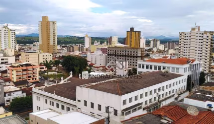Apartamento com 3 dormitórios para alugar, 221 m² por R$ 2.395,00/mês - Saúde - Pouso Alegre/MG