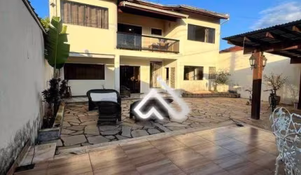 Casa com 3 dormitórios à venda, 236 m² por R$ 1.100.000,00 - Jardim Mariosa - Pouso Alegre/MG