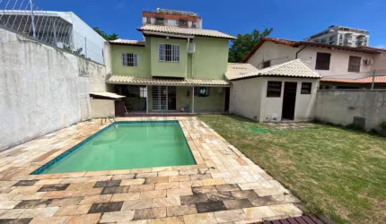 Casa à venda Barra da Tijuca, com 3 quartos (1 suíte), com 292 m²
