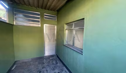 Casa para alugar em Duque de Caxias, Saracuruna, com 1 quarto, com 32 m²