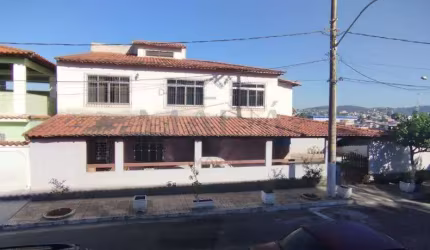 Casa à venda em Duque de Caxias, Engenho do Porto, com 5 quartos, com 215 m²