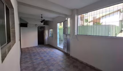 Casa à venda em Duque de Caxias, Parque Paulicéia, com 2 quartos, com 70 m²
