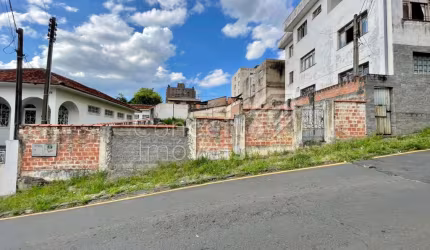 Terreno com 400,56 m² - Centro