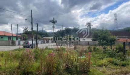 Casa com amplo terreno - Rio Bonito - Joinville/SC 1.045m²