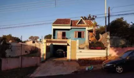 Sobrado para Venda em Cascavel, Região do Lago, 4 dormitórios, 1 suíte, 2 banheiros, 4 vagas