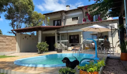 SUA CASA NA PRAIA , SOBRADO à venda próxima do centro de Xangri-lá/RS