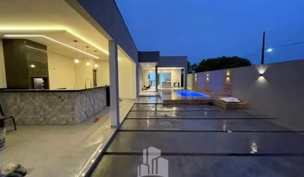 Casa com piscina, semi-mobiliada, faixa mar