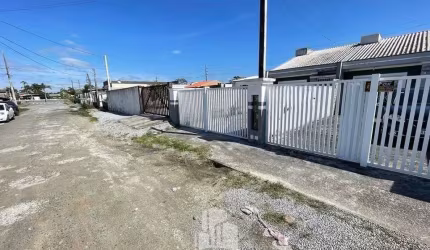Casa com edícula e 2 domitórios em Canoas